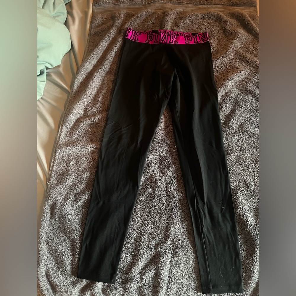 VICTORIA SECRET PINK -Black yoga leggings w/hot pink PINK logo on waist.